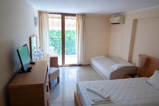 Oasis Park Hotel - New Managment เนเซบาร์ ภายนอก รูปภาพ